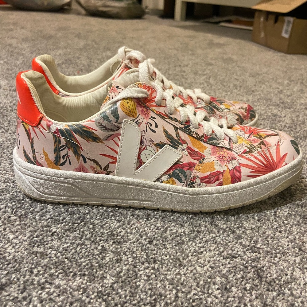 VEJA V-12 Sneakers